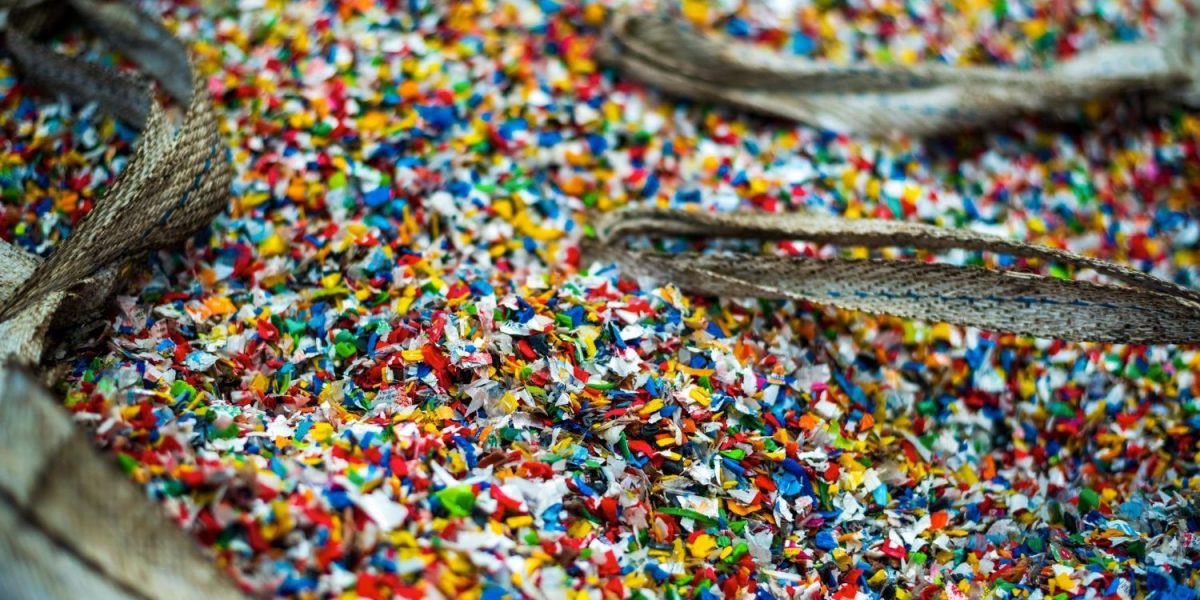 Microplasticele, prezent în 90% din tumorile de prostată, ridică semne de întrebare asupra impactului poluării asupra sănătății masculine Descoperirea șocantă a echipei de cercetători de la NYU Langone Health ar putea schimba modul în care înțelegem factorii de risc pentru cancerul de prostată, cel mai frecvent diagnosticat tip de cancer în rândul bărbaților din Statele Unite
