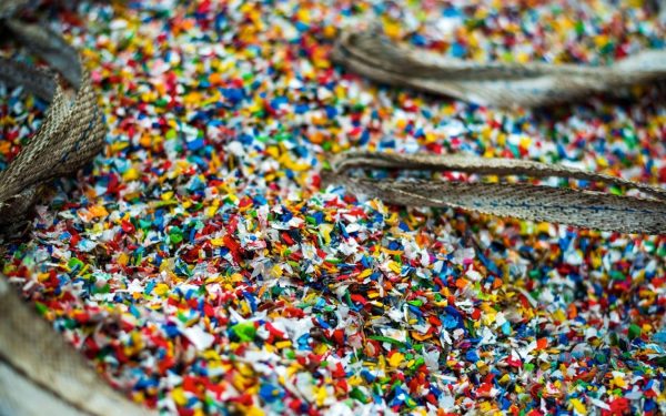 Microplasticele, prezent în 90% din tumorile de prostată, ridică semne de întrebare asupra impactului poluării asupra sănătății masculine Descoperirea șocantă a echipei de cercetători de la NYU Langone Health ar putea schimba modul în care înțelegem factorii de risc pentru cancerul de prostată, cel mai frecvent diagnosticat tip de cancer în rândul bărbaților din Statele Unite