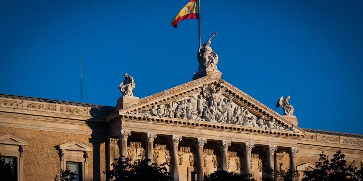 Guvernul spaniol vrea să limiteze creșterea prețurilor la electricitate și combustibili din cauza impactului conflictului din Orientul Mijlociu