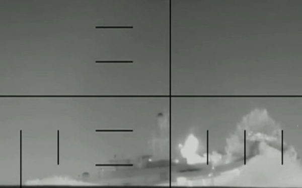 Un incident militar de mare amploare a avut loc în apele internaționale, după ce un submarin american a distrus o navă de război iraniană cu ajutorul unei torpile, conform declarațiilor oficiale ale Pentagonului și informațiilor din teren