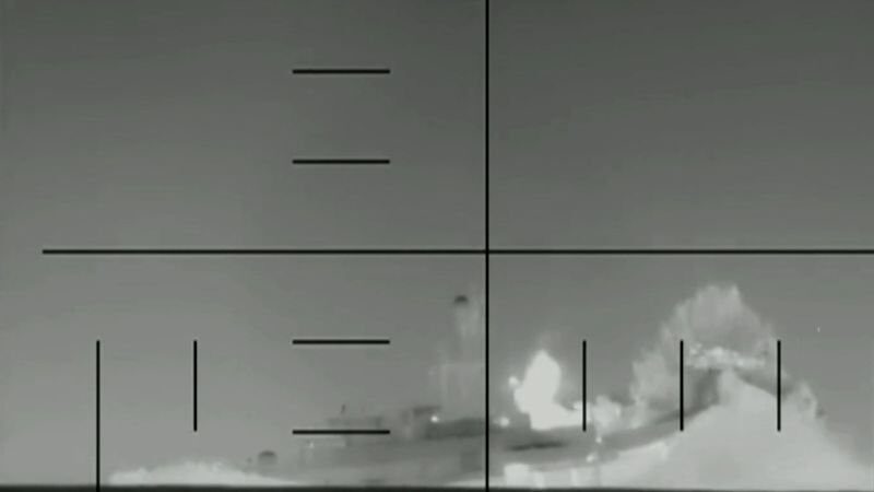 Un incident militar de mare amploare a avut loc în apele internaționale, după ce un submarin american a distrus o navă de război iraniană cu ajutorul unei torpile, conform declarațiilor oficiale ale Pentagonului și informațiilor din teren