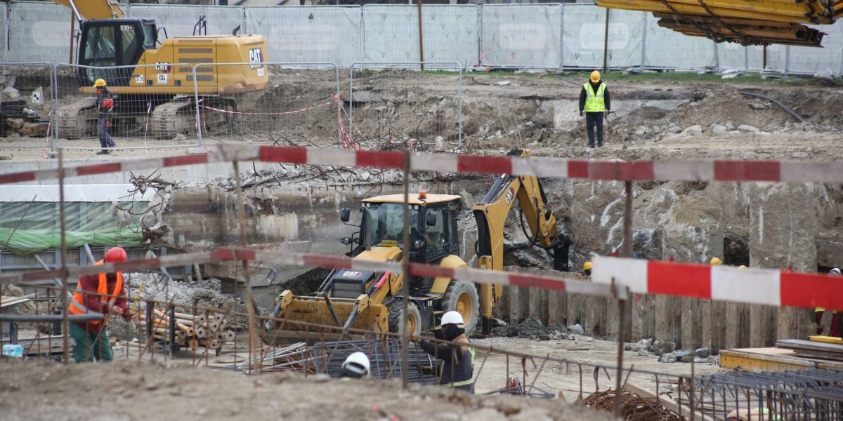 Lucrările de la Planșeul Unirii, un proiect cu impact major asupra infrastructurii capitalei, sunt în plină desfășurare, iar stadiul execuției a ajuns la jumătate, fiind estimat la 50%