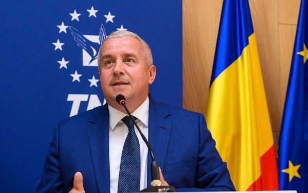 Reacție acerbă din partea PNL la atacul Avocatului Poporului asupra reformei administrației publice Liderul liberalilor din Parlamentul European, Daniel Buda, a lansat vineri o critică dură la adresa atenției acordate de Avocatul Poporului recentei ordonanțe de urgență (OUG) privind reforma administrației publice, acuzând o încercare de blocare a schimbărilor structurale în sectorul public, orchestrată din rea-voință politică