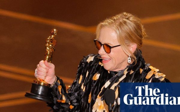 Amy Madigan primește Oscarul pentru cel mai bun rol secundar în Weapons, la Oscar 2026