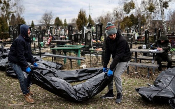 UE anunță sancțiuni dure împotriva celor implicați în masacrul de la Bucha, în timp ce tensiunile din Ucraina escaladează Uniunea Europeană continuă să își întărească poziția față de războiul din Ucraina, anunțând sancțiuni impotriva a nouă persoane acuzate de implicare directă în crime de război la Bucha