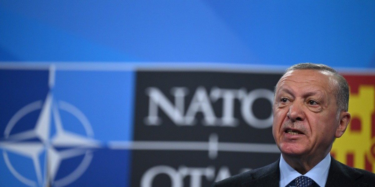 Iranul a doborât o rachetă lansată spre spațiul turcesc, iar tensiunile regionale escaladează Un incident neașteptat a avut loc miercuri, când Iranul a lansat o rachetă spre spațiul aerian al Turciei, iar acesta a fost interceptat și distrus de sistemele anti-rachetă ale NATO, declanșând tensiuni în regiune