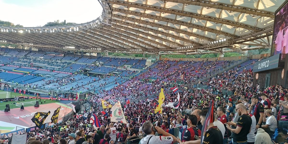 3.435 de fani Rossoblù au umplut tribunele din Roma