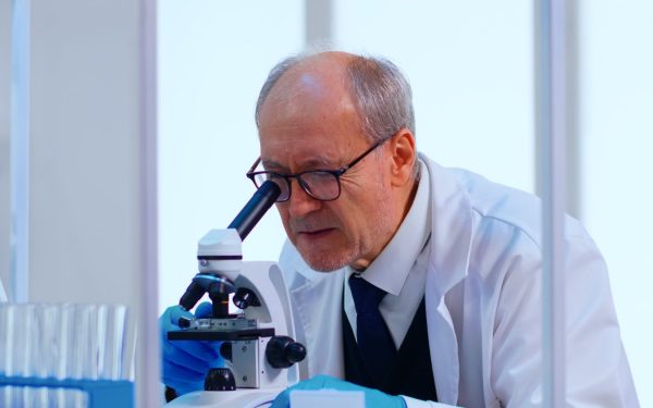 Cercetători din Australia fac pași importanți în domeniul tehnologiei hibride, demonstrând că celulele cerebrale umane pot fi conectate direct la hardware din siliciu pentru a realiza funcții complexe, precum jocurile video