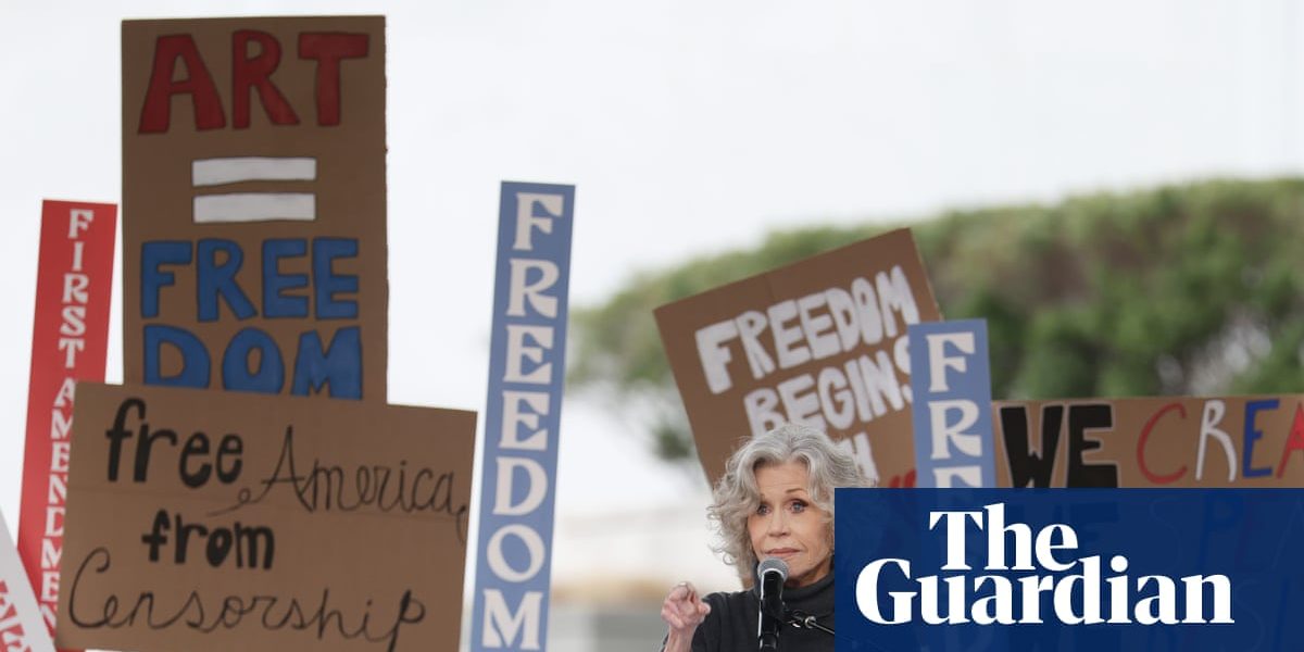Jane Fonda condusă protest împotriva planurilor lui Trump de limitare a artelor și media