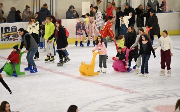 Între vânt și magie de gheață: Patinoarul Berceni Arena propune un program de weekend pentru iubitorii de patinaj Într-o mișcare de a aduce mai aproape bucureștenii de sportul cu suflet de copil și de tradiția industriei de hochei, noua arenă din Sectorul 5 s-a deschis în vara anului 2024 și a devenit rapid un punct central pentru pasionații de patinaj și sporturi de iarnă