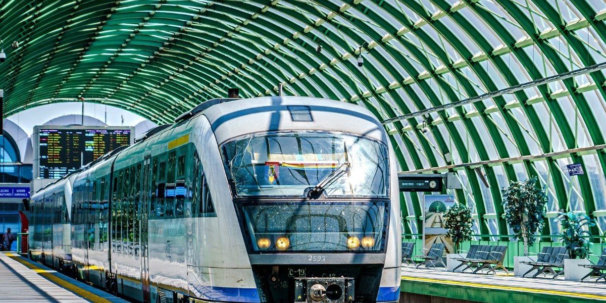 CFR Călători anunță o perioadă de întrerupere temporară a serviciului de rezervare online, în contextul unor lucrări de actualizare a infrastructurii tehnologice, menite să consolideze securitatea cibernetică a sistemelor