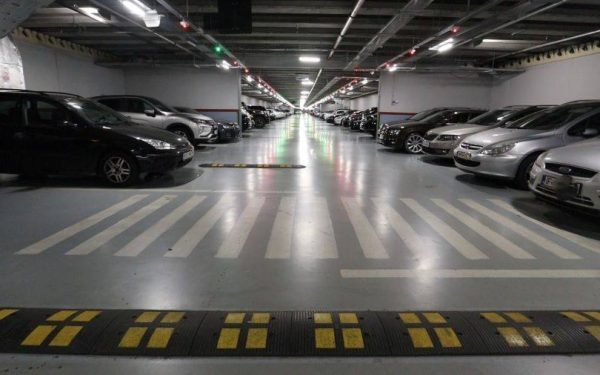Se preconizează scumpiri ale tarifelor pentru parcarea subterană de pe Bulevardul Decebal, din Sectorul 3, într-un proiect de hotărâre ce va fi dezbătut săptămâna viitoare de către consilierii locali, în cadrul ședinței programate pentru 25 martie