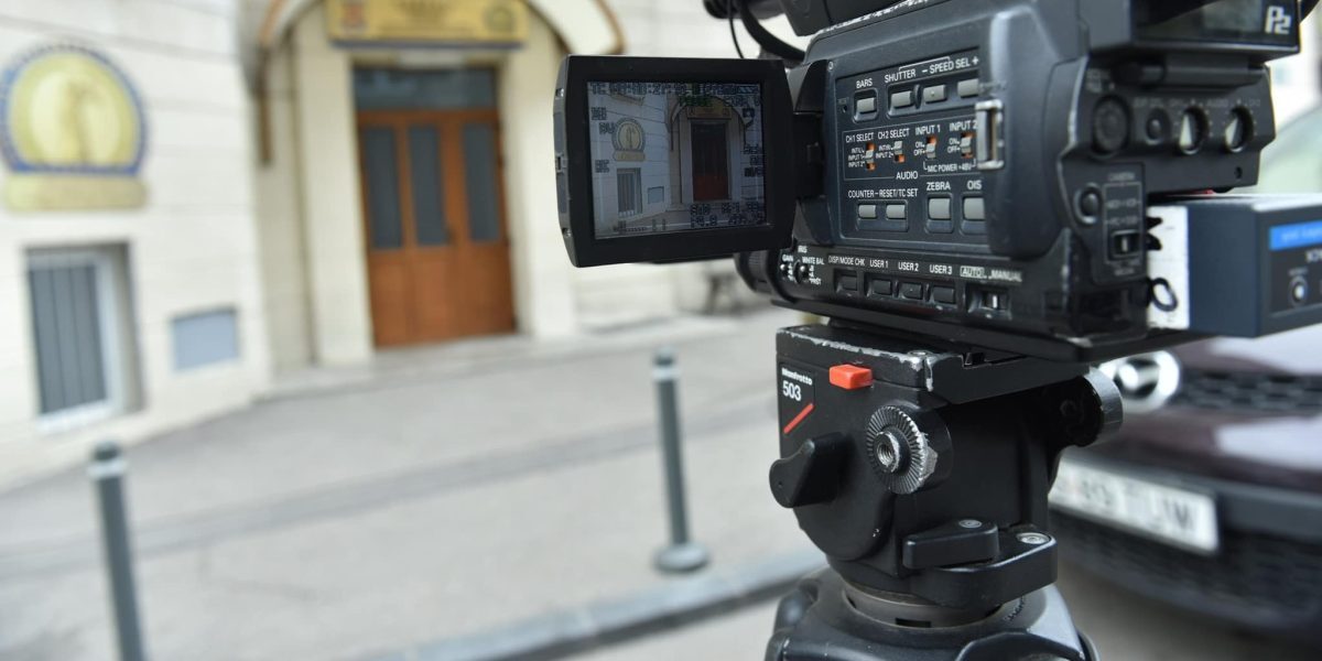 Doi funcționari din Vamă, prinși în flagrant pentru luare de mită În zorii zilei, autoritățile au reținut, în cadrul unui dosar de corupție, doi angajați ai Autorității Vamale Române – Direcția Regională Vamală București, Biroul Vamal de Frontieră Constanța