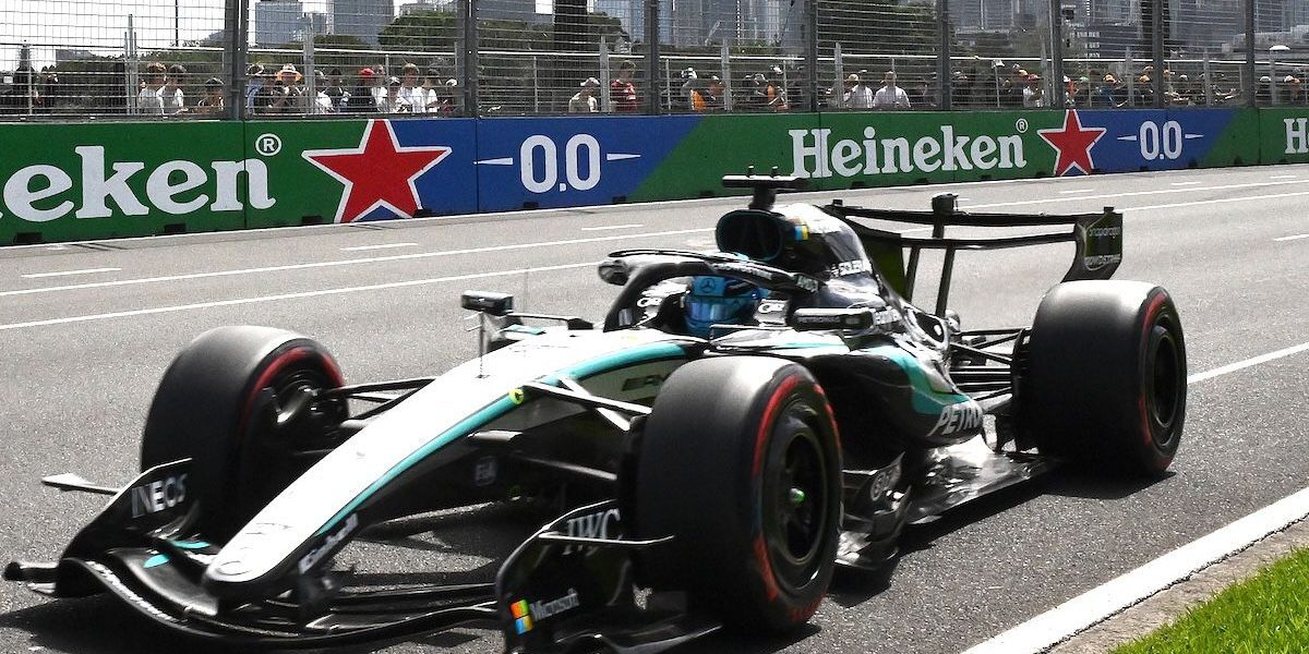 George Russell pleacă din pole position în Marele Premiu al Australiei, după o sesiune de calificări plină de suspans și acțiune După o pauză de trei luni, Formula 1 și-a reluat cursa, iar circuitul de la Melbourne a fost martorul unui start spectaculos pentru sezonul 2026