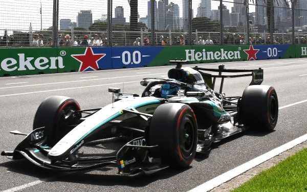 George Russell pleacă din pole position în Marele Premiu al Australiei, după o sesiune de calificări plină de suspans și acțiune După o pauză de trei luni, Formula 1 și-a reluat cursa, iar circuitul de la Melbourne a fost martorul unui start spectaculos pentru sezonul 2026