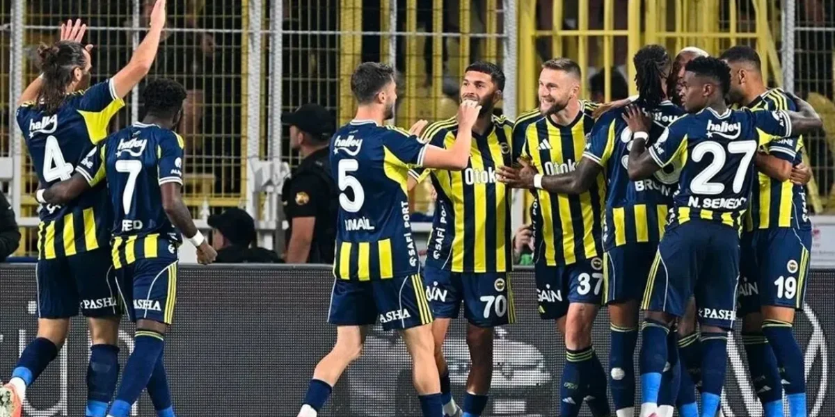 Fenerbahçe și Samsunspor se vor duela în etapa a 25-a a Süper Lig, partida fiind programată joi seara, de la ora 20:00, pe terenul bazinului sportiv din Istanbul, Chobani Stadyumu