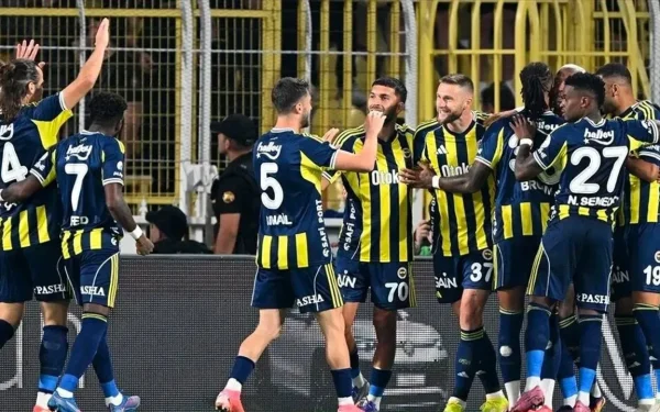 Fenerbahçe și Samsunspor se vor duela în etapa a 25-a a Süper Lig, partida fiind programată joi seara, de la ora 20:00, pe terenul bazinului sportiv din Istanbul, Chobani Stadyumu