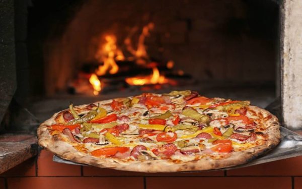 Franchise-ul unui lanț mare de pizza cere protecție legală prin Chapter 11