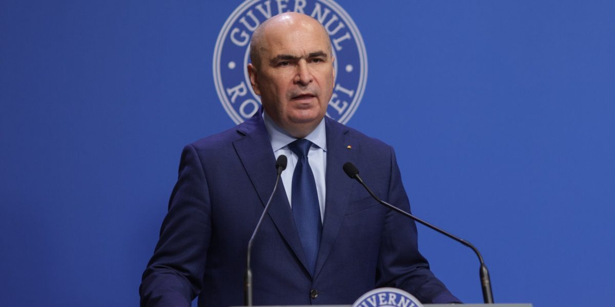 Guvernul a aprobat bugetul pentru 2026 într-o ședință tensionată, urmată de declarații în premieră ale premierului Ilie Bolojan Guvernul României a finalizat joi seara procesul de adoptare a proiectului de buget pentru anul 2026 într-o ședință extraordinară marcată de tensiuni și dezbateri aprinse