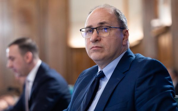 Mihai Dimian, noul ministru al Educației și Cercetării, a anunțat că Guvernul a aprobat un memorandum esențial pentru dezvoltarea infrastructurii pentru educația timpurie din România, marcând un prim semnal clar al angajamentului său față de reformele din domeniul educației