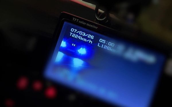 O tânără șoferiță din Constanța a avut parte de un sfârșit de noapte tensionat după ce a fost prinsă circulând cu viteza de 224 km/h pe o șosea unde limita maximă permisă este de doar 70 km/h