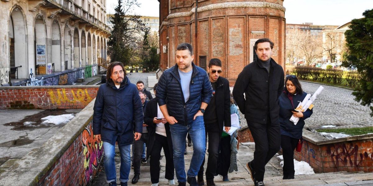 Primarul general al Capitalei, Ciprian Ciucu, a efectuat vineri un tur de patrulare pe străzile centrale ale orașului, pentru a identifica direct la fața locului problemele urbane care necesită intervenții rapide