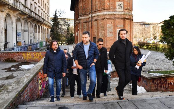 Primarul general al Capitalei, Ciprian Ciucu, a efectuat vineri un tur de patrulare pe străzile centrale ale orașului, pentru a identifica direct la fața locului problemele urbane care necesită intervenții rapide