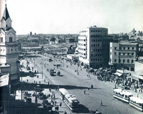 O primăvară amânată pentru București, dar cu evenimente culturale de excepție Bucureștiul marchează un final de lună martie într-un mod subtil, o primăvară pășind timid peste capitală, iar atmosfera urbană pare să fie în așteptarea unei reîntoarceri definitive a soarelui și a temperaturilor calde