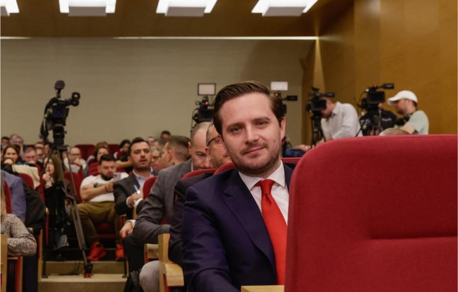 Astăzi, autoritățile locale din București au anunțat oficial aprobarea unui proiect menit să actualizeze chiriile pentru locuințele administrate de Administrația Fondului Imobiliar (AFI), punând astfel punctul final unui proces care a durat aproape două decenii