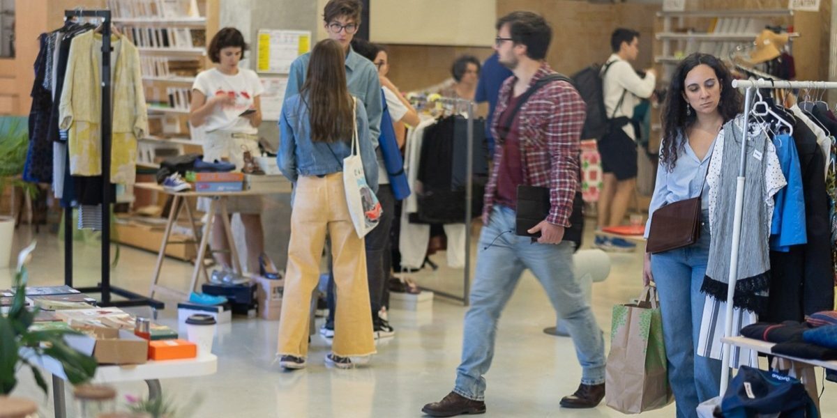 În zilele de weekend, 21 și 22 martie, bucureștenii pasionați de sustenabilitate și shopping alternativas au ocazia să descopere o experiență unică: târgul DezNod, organizat de Nod Makerspace pe Splaiul Unirii 160