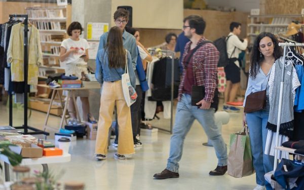 În zilele de weekend, 21 și 22 martie, bucureștenii pasionați de sustenabilitate și shopping alternativas au ocazia să descopere o experiență unică: târgul DezNod, organizat de Nod Makerspace pe Splaiul Unirii 160