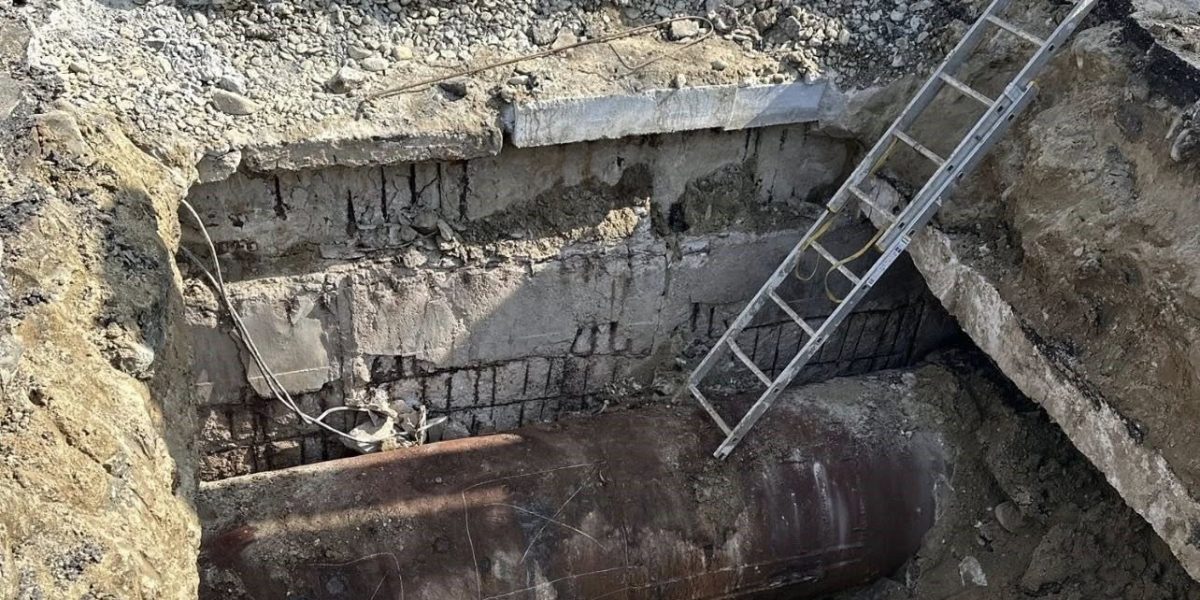 Surparea carosabilului de pe Șoseaua Mihai Bravu, în dreptul numărului 307, a creat din nou panică printre bucureșteni, fiind un incident care scoate la iveală vulnerabilitatea rețelelor edilitare din Capitală