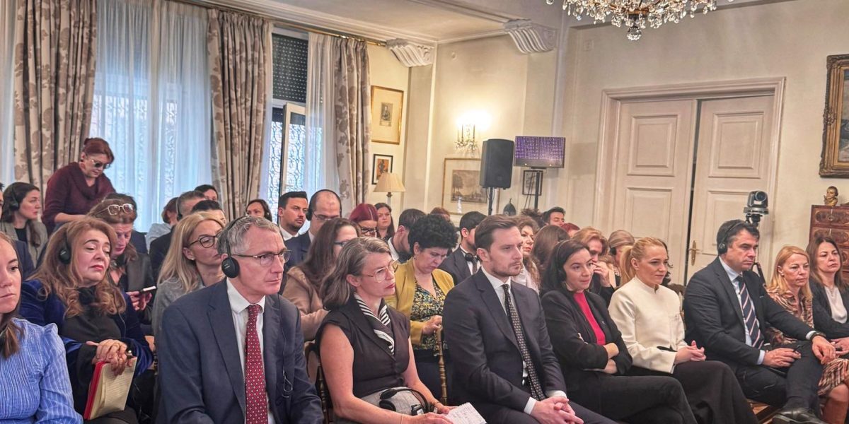 Stelian Bujduveanu, viceprimarul Bucureștiului din partea Partidului Național Liberal, a participat recent la o întâlnire organizată la invitația ambasadorului Spaniei în România, E.S