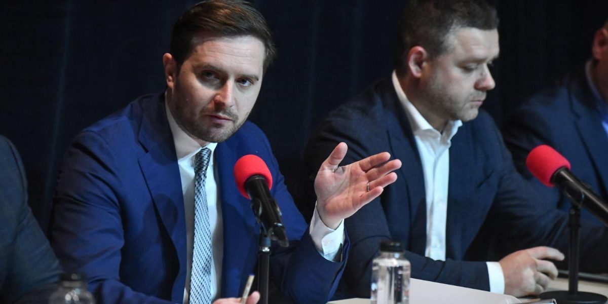 Stelian Bujduveanu, viceprimarul Capitalei, de la Partidul Național Liberal, a anunțat, în cadrul unei declarații oficiale, intenția administrației locale de a intensifica lupta împotriva graffiti-ului neautorizat din București