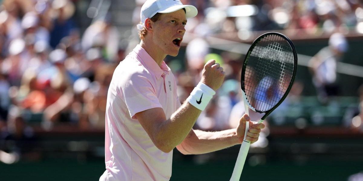 Jannik Sinner a triumfat la Indian Wells, cucerind primul titlu Masters 1000 pe suprafața dură, o realizare care îl plasează deja printre cei mai tineri campioni din istoria turneului