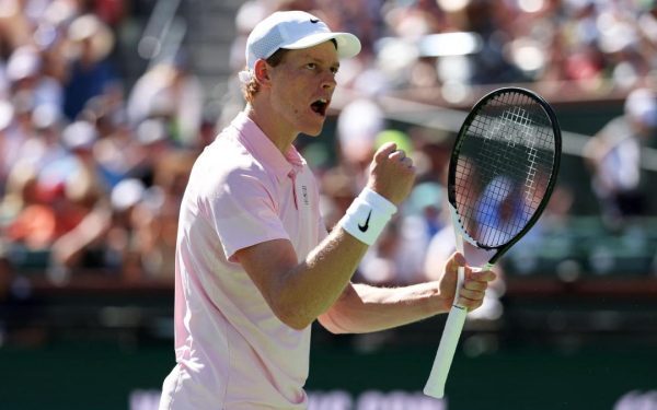 Jannik Sinner a triumfat la Indian Wells, cucerind primul titlu Masters 1000 pe suprafața dură, o realizare care îl plasează deja printre cei mai tineri campioni din istoria turneului