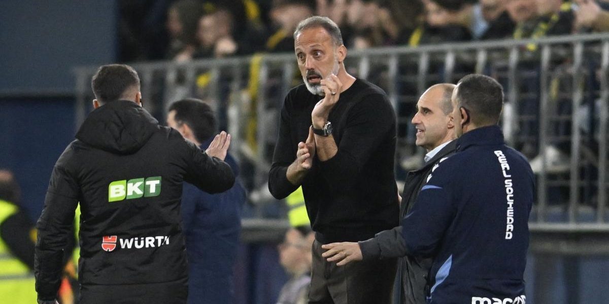 Real Sociedad, învinsă de Villarreal într-un meci marcat de startul nefavorabil Echipa Real Sociedad a suferit o înfrângere dureroasă în meciul disputat împotriva celor de la Villarreal, meci dominat în primele minute și decis de greșelile individuale