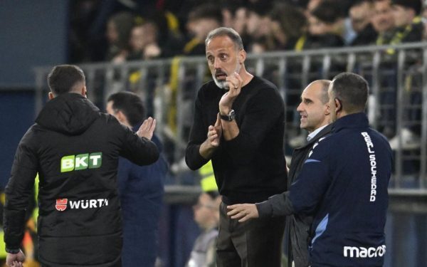 Real Sociedad, învinsă de Villarreal într-un meci marcat de startul nefavorabil Echipa Real Sociedad a suferit o înfrângere dureroasă în meciul disputat împotriva celor de la Villarreal, meci dominat în primele minute și decis de greșelile individuale
