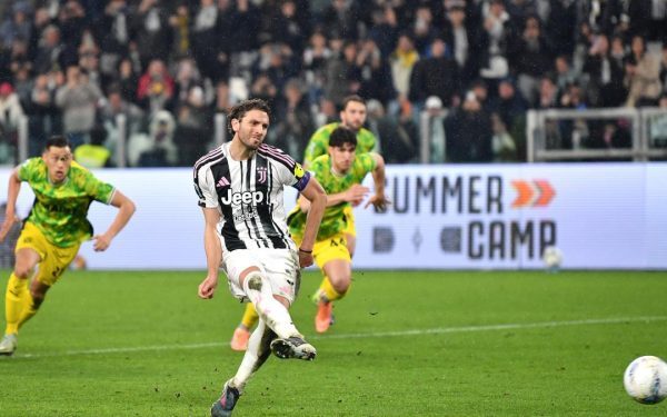 Juventus și Sassuolo au remizat, 1-1, într-un meci al trădării promisiunilor și al oportunităților ratate, într-un context încă încărcat de incertitudine pentru cea mai titrată echipă a Italiei