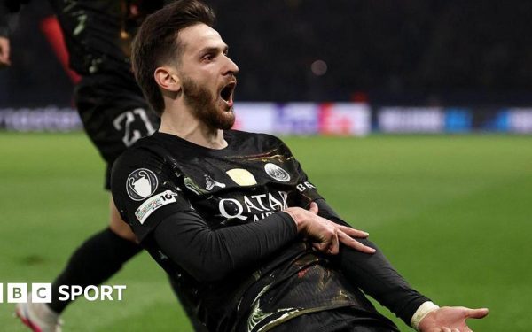 Chelsea a suferit o înfrângere categorică pe terenul PSG, într-un meci din optimile Ligii Campionilor, o seară în care echipa londoneză a arătat atât de multă promisiune, cât și dezastruoasă dezorganizare