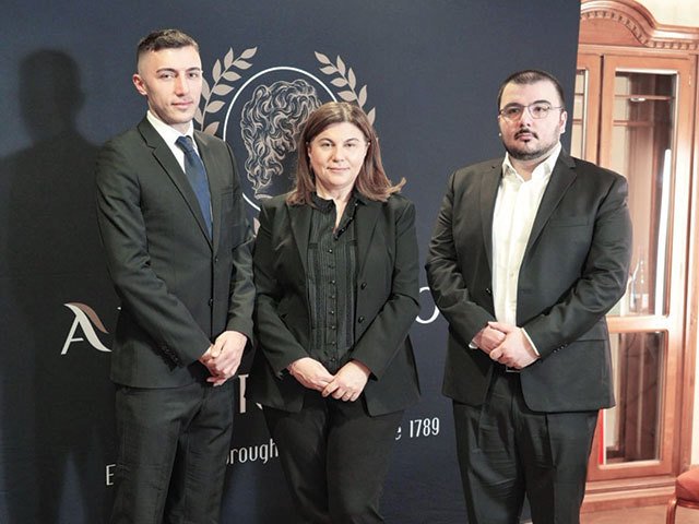 Alexandrion Group își propune să atingă afaceri de aproape 1 miliard de lei în 2025, consolidându-și poziția de lider pe piața băuturilor spirtoase din România Afacerea românească Alexandrion Group vizează o creștere semnificativă în următorii doi ani, cu planuri de a ajunge la o cifră de afaceri de 830 de milioane de lei în 2025