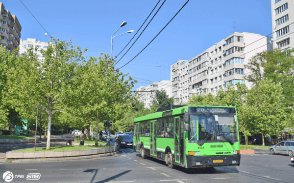 Bucureștiul se pregătește pentru o adevărată revoluție în transportul public: lucrări ample de reabilitare a tramvaielor și modificări majore în circulație Pe măsură ce Capitala intră în noua etapă de modernizare a infrastructurii de transport, autoritățile anunță suspendări temporare și devieri ale principalelor linii de tramvai și troleibuz, pentru a permite lucrările de reabilitare a căii de rulare