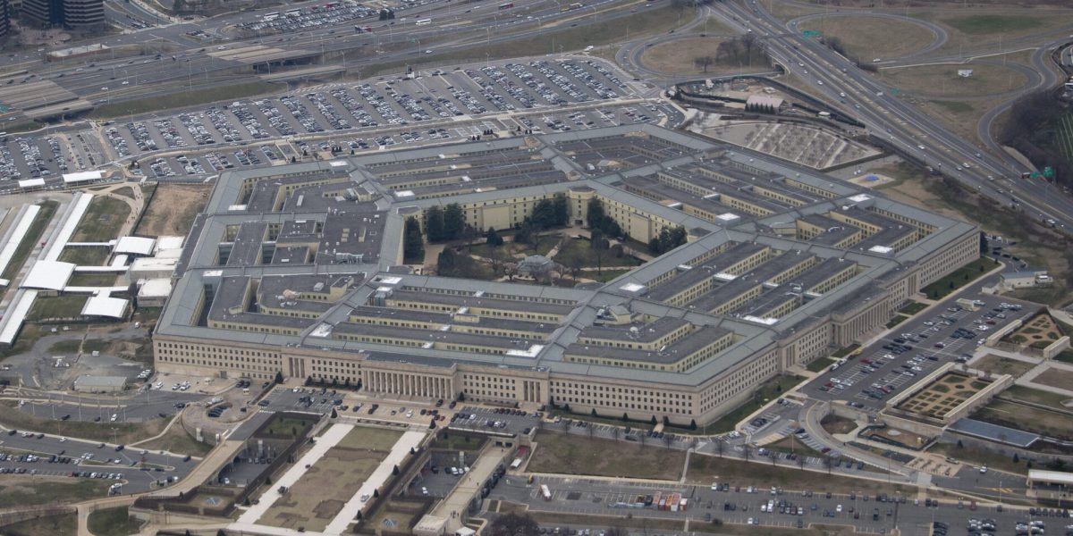 Demisie la OpenAI din cauza implicării în proiecte militare controversate Caitlin Kalinowski, fost angajat al OpenAI specializat în robotică și hardware, a anunțat recent că și-a dat demisia din companie, alegând să plece din principiu în urma deciziei de a colabora cu Departamentul Apărării al Statelor Unite pentru implementarea sistemelor de inteligență artificială în domeniul securității naționale