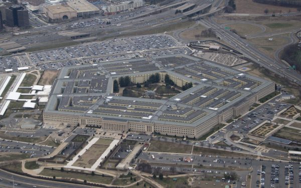 Demisie la OpenAI din cauza implicării în proiecte militare controversate Caitlin Kalinowski, fost angajat al OpenAI specializat în robotică și hardware, a anunțat recent că și-a dat demisia din companie, alegând să plece din principiu în urma deciziei de a colabora cu Departamentul Apărării al Statelor Unite pentru implementarea sistemelor de inteligență artificială în domeniul securității naționale