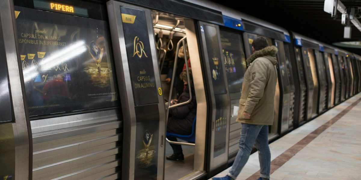 Tânăr și-a pierdut viața după ce s-a aruncat în fața metroului la Piața Unirii 2