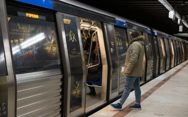Tânăr și-a pierdut viața după ce s-a aruncat în fața metroului la Piața Unirii 2