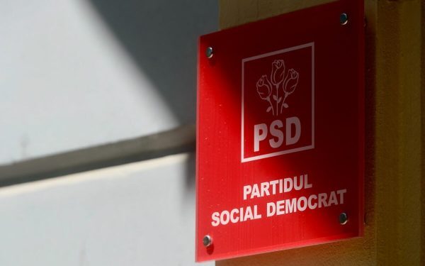 PSD depune amendamente la bugetul 2026, în urma unor tensiuni în coaliție Luni, Partidul Social Democrat a decis să completeze proiectul bugetului pentru anul 2026 printr-o serie de amendamente, acțiune ce vine pe fondul unor nemulțumiri interne și al unui eventual blocaj politic