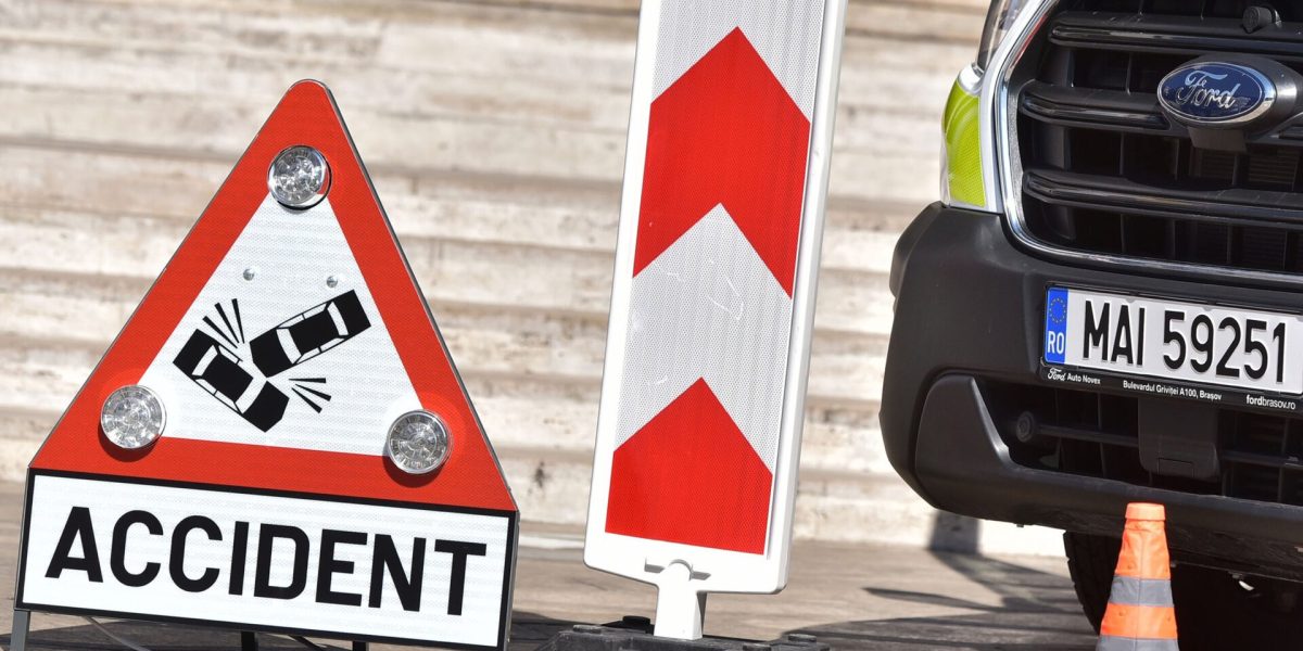 Trafic blocat pe DN10 după un grav accident în zona Buzău, autoritățile intervenind prompt pentru gestionarea situației Un accident rutier grav a avut loc în această dimineață pe drumul național DN10, în apropiere de Buzău, implicând o autocisternă și patru autoturisme