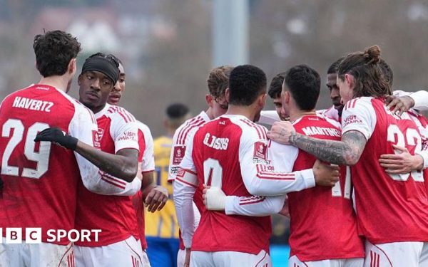 Noni Madueke a fost eroul meciului dintre Mansfield și Arsenal, reușind să decidă soarta partidei cu un gol spectaculos, care a adus victoria echipei londoneze cu scorul de 1-0