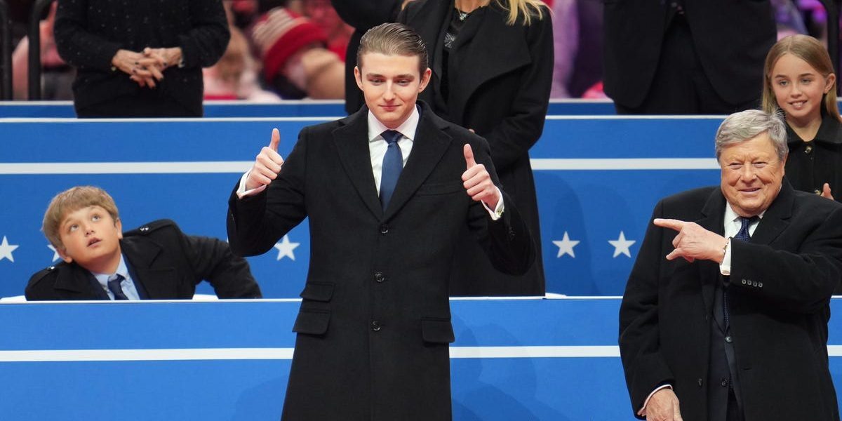 Viktor Knavs, tatăl Melaniei Trump și bunicul lui Barron, a fost o prezență constantă în evenimentele importante ale familiei Trump din ultimele luni, fiind adaptată și implicată în momentele familiale și publice de importanță